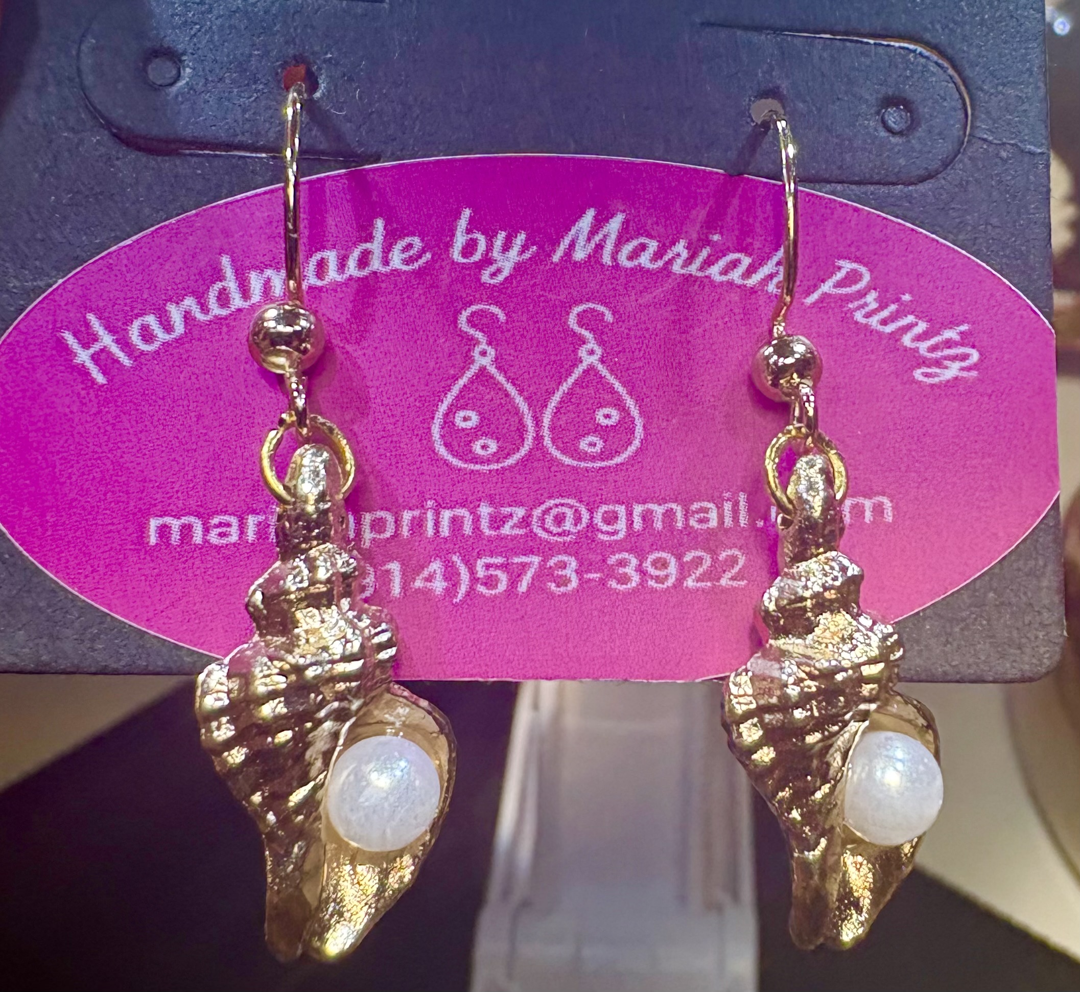 Golden sea shell with pearl